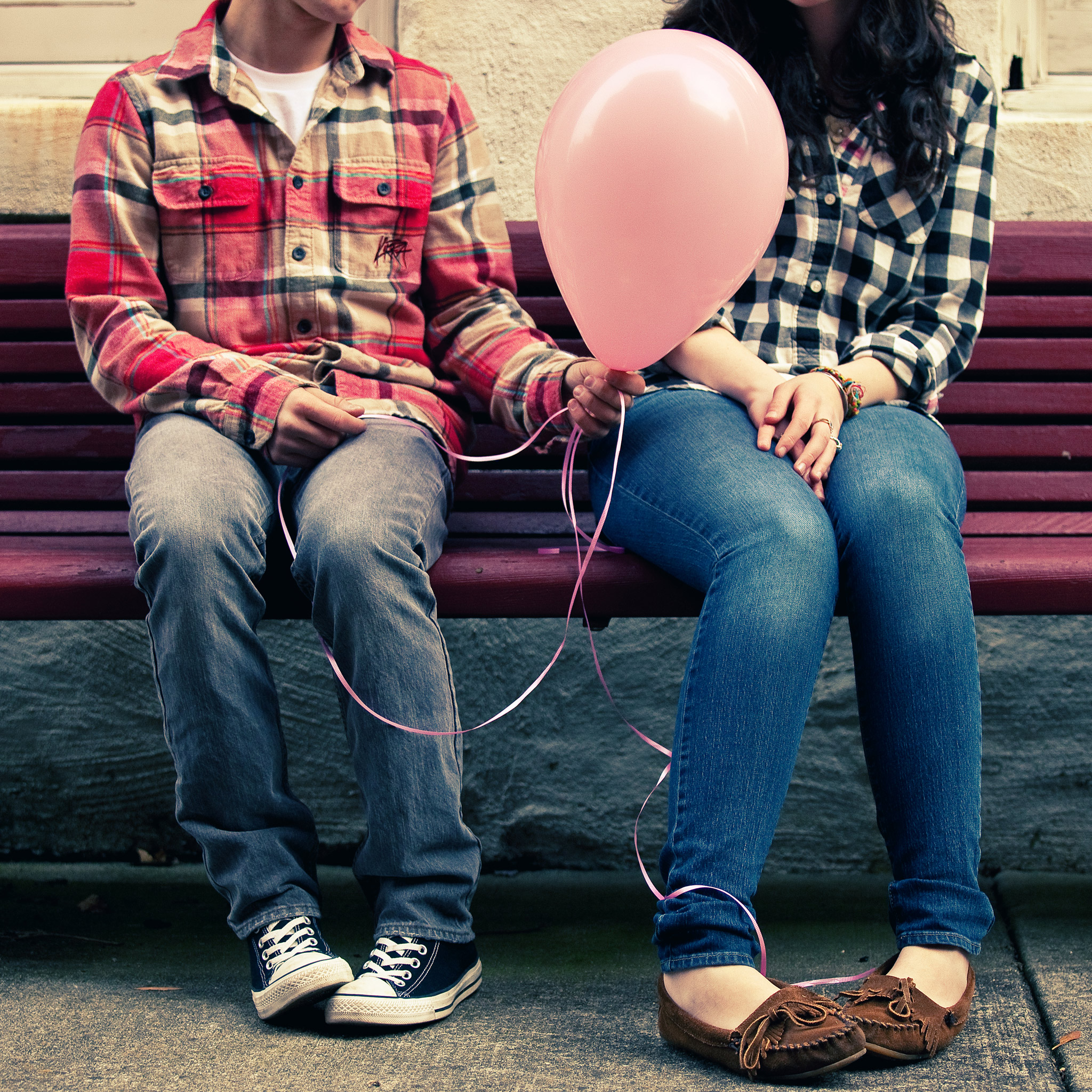 brandon christopher - couple holding balloon ipad wallpaper