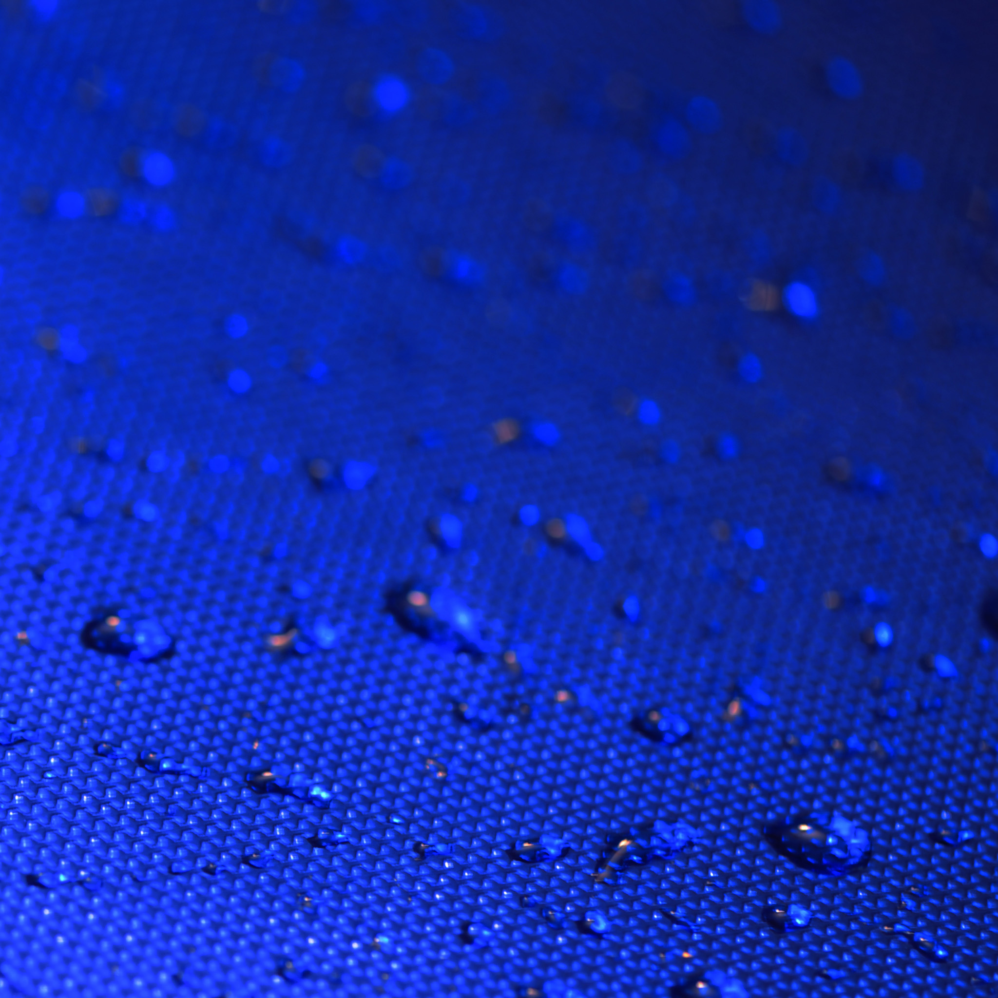 swissrock - blue water drops ipad wallpaper